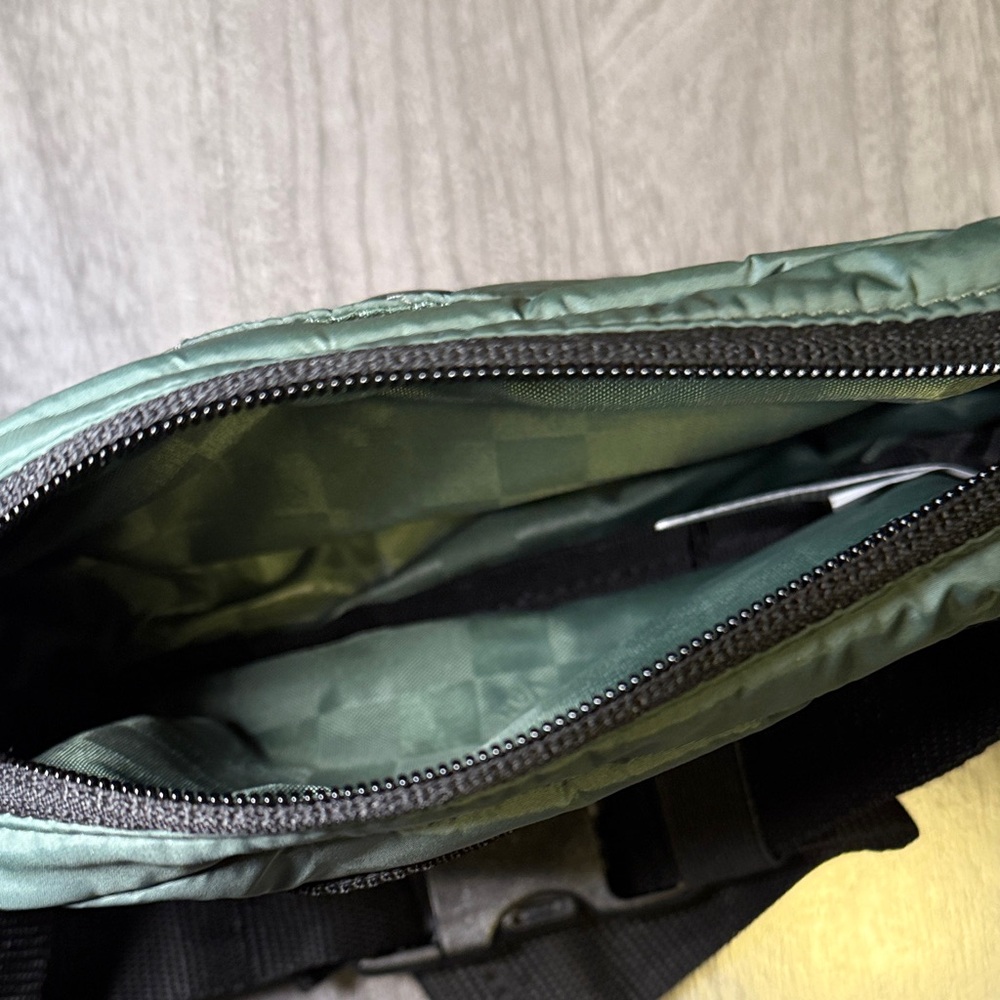 Vans Quilted Green Belt Bag - Picture 3 of 3